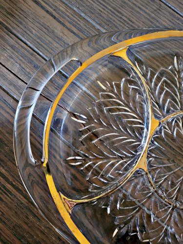 Serviteur apéritif à anses en verre moulé et dorure, vintage