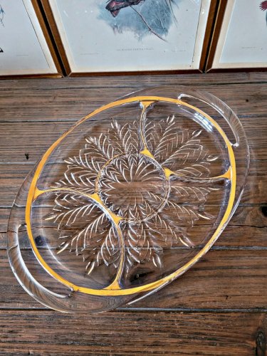 Serviteur apéritif à anses en verre moulé et dorure, vintage