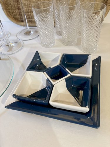 Serviteur ou plateau apéritif en céramique peinte à la main