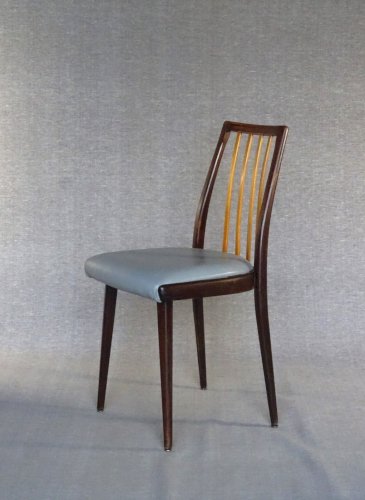 Set de 4 chaises bicolores Thonet 1960 assises cuir gris clair.