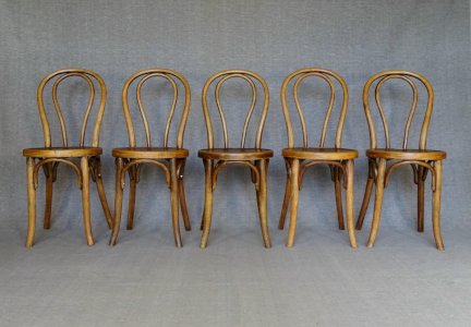 Set de 5 chaises N° 18 1/2 par Thonet, trés bistrot - 1930 -