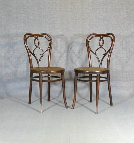 Set de 6 Dining chairs ,Thonet N°561 au catalogue USA .