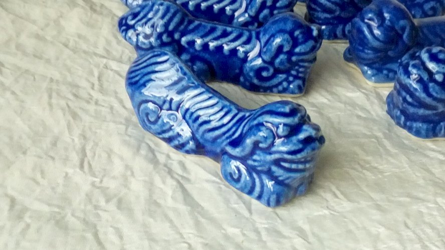 SET DU 10 PORTE COUTEAUX EN PORCELAINE CHIEN DE FO*