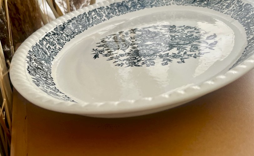 Shabby Chic - Lot n° 1 - Grand plat de service ovale Fleurs bleues  - 37 cm