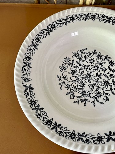  Shabby Chic - Lot n° 2 - Assiette creuse à ailes Fleurs bleues - 23,2 cm