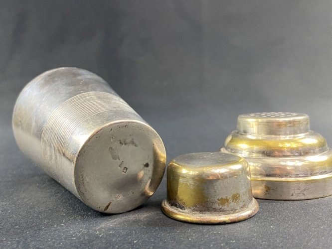 Shaker individuel en métal argenté