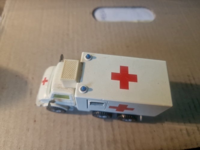 SIKU  Mercedes-Benz Unimog Ambulance C/-long 11,5cm
