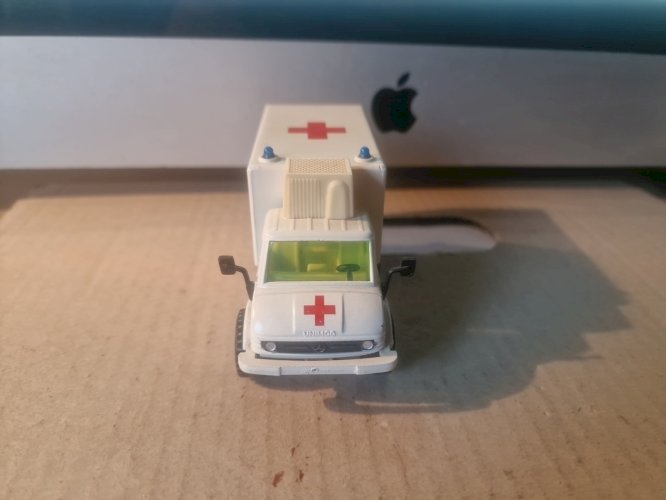 SIKU  Mercedes-Benz Unimog Ambulance C/-long 11,5cm