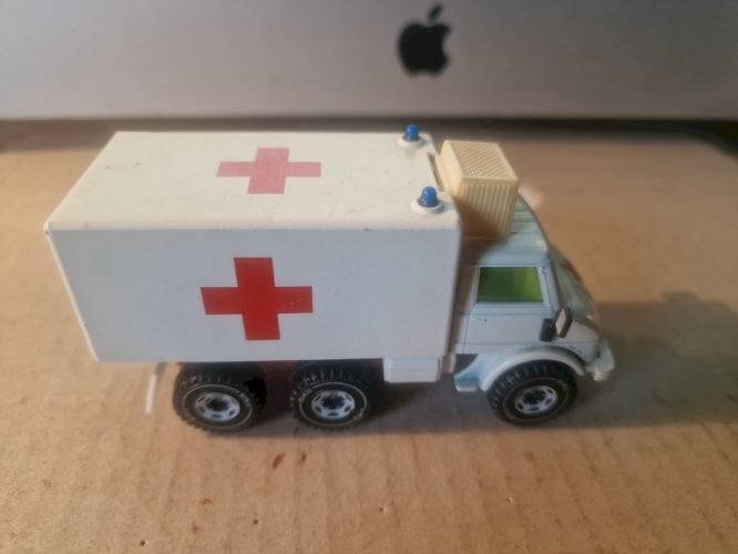 SIKU  Mercedes-Benz Unimog Ambulance C/-long 11,5cm