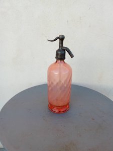 Old bistro siphon – Pink glass