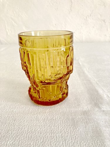 Six verres à eau en verre ambré texturé