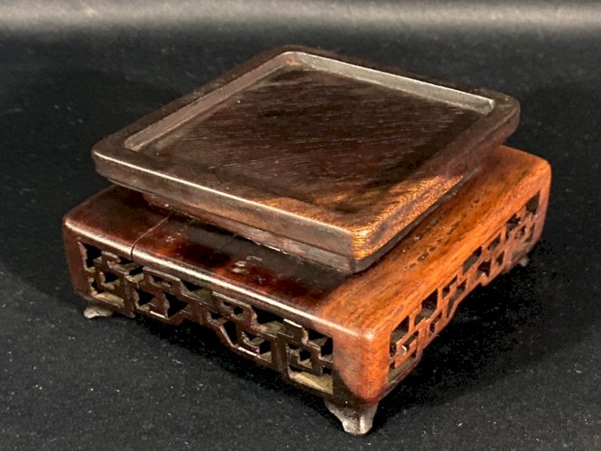 Socle losangique Extrême-Orient en bois massif Hongmu Chine début XXe