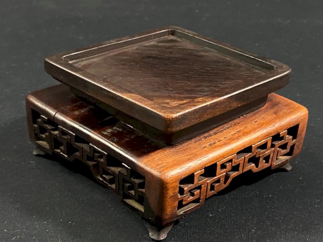 Socle losangique Extrême-Orient en bois massif Hongmu Chine début XXe