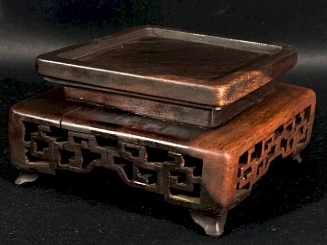 Socle losangique Extrême-Orient en bois massif Hongmu Chine début XXe