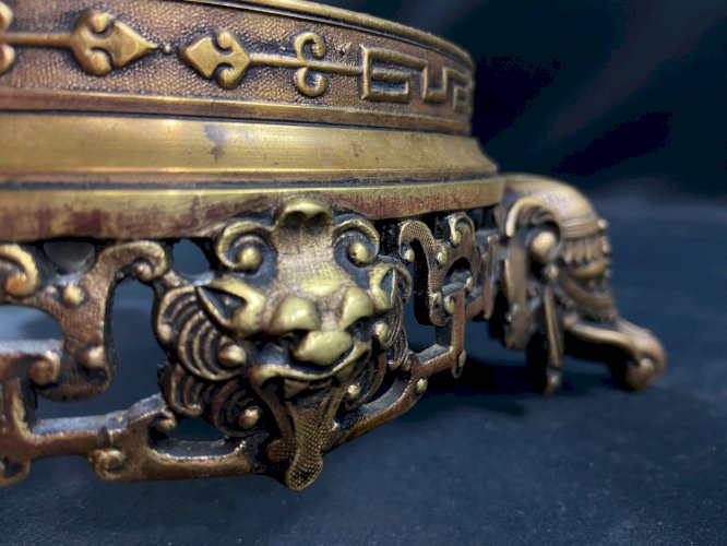 Socle monture de vase potiche tripode bronze XIXe décor éléphant Chine Indochine