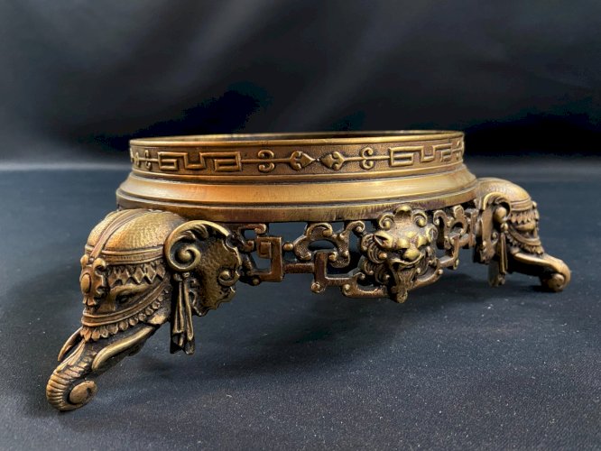 Socle monture de vase potiche tripode bronze XIXe décor éléphant Chine Indochine