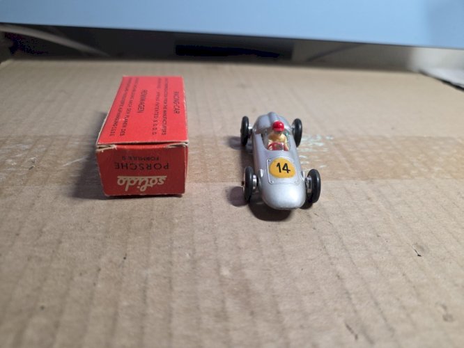 Solido FRANCE  Porshe F 11 en boite neuve