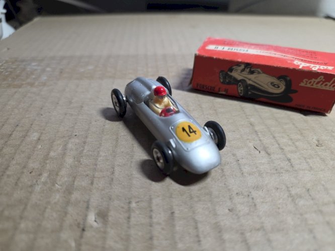 Solido FRANCE  Porshe F 11 en boite neuve