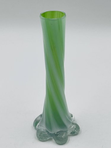Soliflore en verre de Murano vert torsadé, années 60