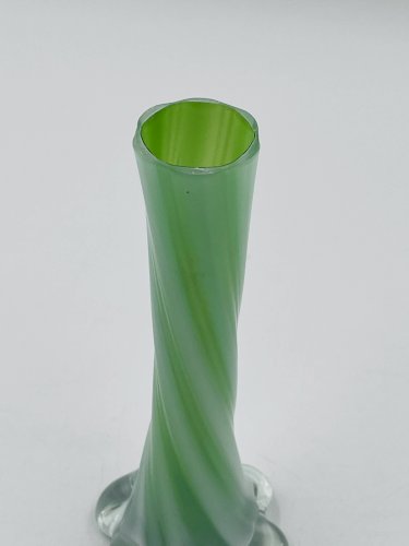 Soliflore en verre de Murano vert torsadé, années 60