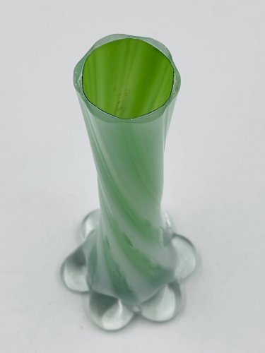 Soliflore en verre de Murano vert torsadé, années 60