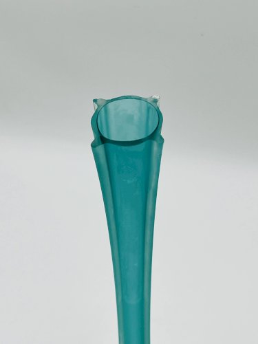 Soliflore verre turquoise style Murano forme Tour Eiffel