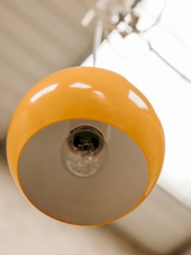 Sonia, la petite suspension en métal jaune N°165