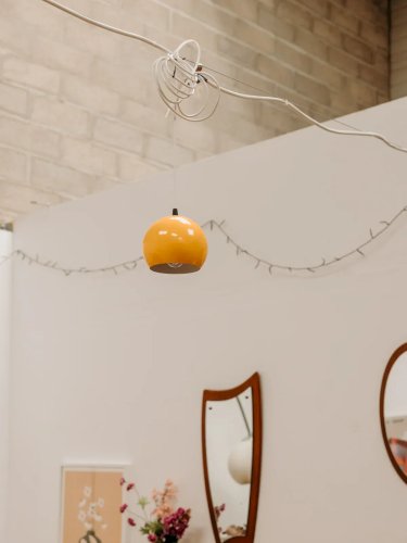 Sonia, la petite suspension en métal jaune N°165