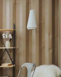 Sonia, the ceramic suspension No. 127