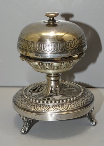-SONNETTE XIXe de COMPTOIR ou de TABLE PIED ARGENT MINERVE CLOCHE ARGENTEE  D