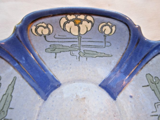 Soucoupe Art Nouveau pour tasse à café: Les Nénuphars, signée KG Lunéville