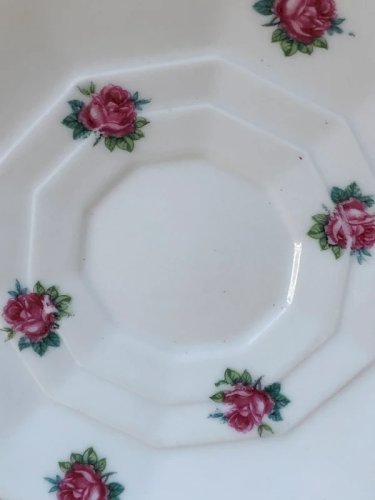 Soucoupes rétro vintage en porcelaine motifs petites fleurs roses