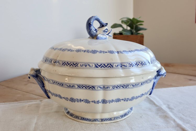 Soupière ancienne en faïence de Gien – Modèle Royal