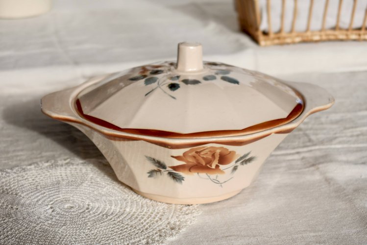 Soupière ancienne en faïence rose - Décor fleuri rouge - Digoin