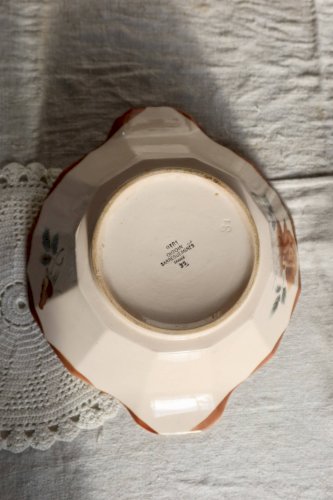 Soupière ancienne en faïence rose - Décor fleuri rouge - Digoin