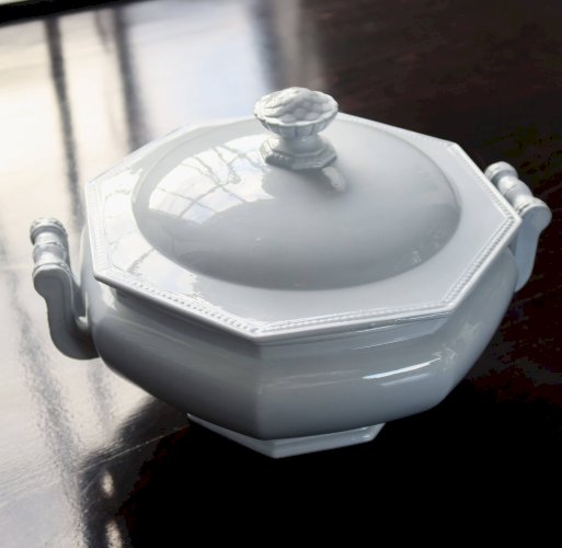 Soupière ancienne faïence Creil et Montereau motif Perle bleue