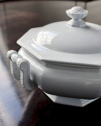 Soupière ancienne faïence Creil et Montereau motif Perle bleue