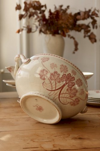 Soupière antique terre de fer rouge modèle Lucien Lunéville