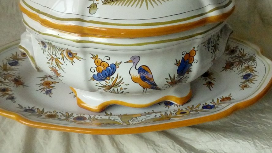 SOUPIÈRE AVEC PLATEAU FAÏENCERIE D'ART ANGOULEME" LE RENOLEAU" DECOR A L'OISEAU*