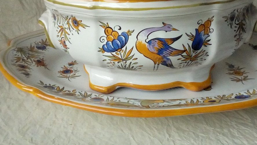 SOUPIÈRE AVEC PLATEAU FAÏENCERIE D'ART ANGOULEME" LE RENOLEAU" DECOR A L'OISEAU*