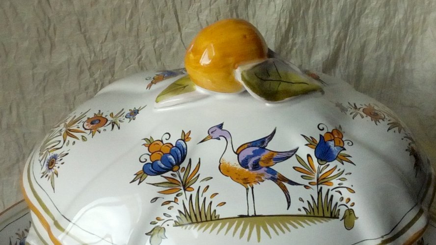 SOUPIÈRE AVEC PLATEAU FAÏENCERIE D'ART ANGOULEME" LE RENOLEAU" DECOR A L'OISEAU*