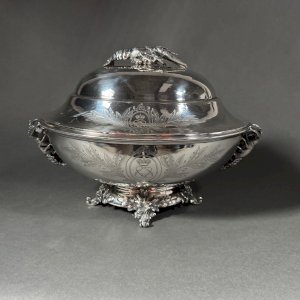 Soupière Christofle en métal argenté décor et prises en forme de homard M3934