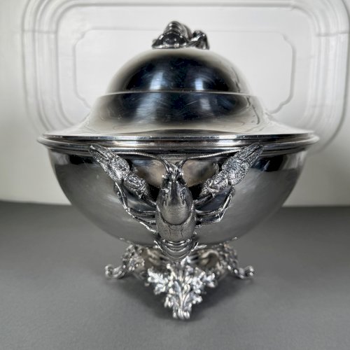 Soupière Christofle en métal argenté décor et prises en forme de homard M3934