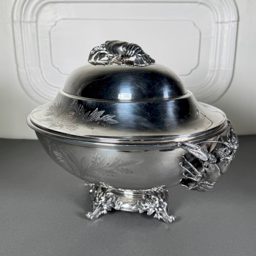 Soupière Christofle en métal argenté décor et prises en forme de homard M3934