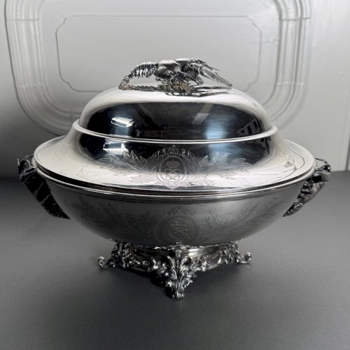 Soupière Christofle en métal argenté décor et prises en forme de homard M3934