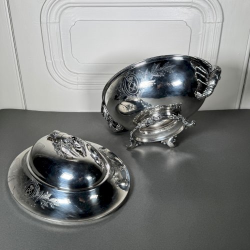 Soupière Christofle en métal argenté décor et prises en forme de homard M3934