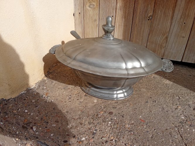 Soupière en étain de Lorraine ancienne 