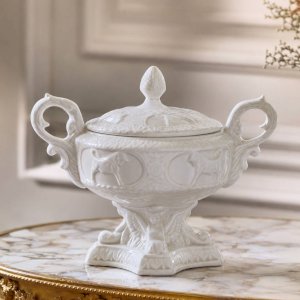 Italian soup tureen from Capodimonte in porcelain