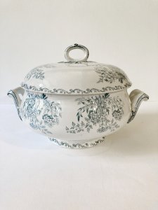 Ironstone tureen, Sarreguemines, Églantine model