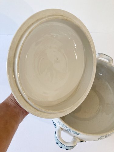 Soupière terre de fer, Sarreguemines, modèle Églantine